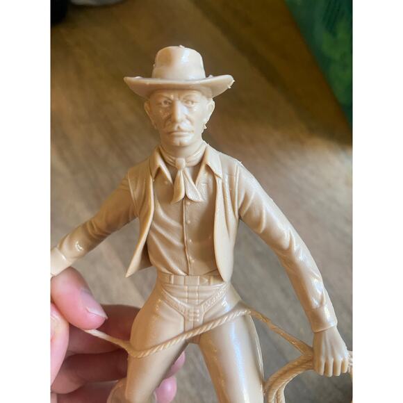 Vintage Louis Marx Plastic 6" Cowboy Indian Figures Toy Plastic 6" figures - Picture 5 of 9